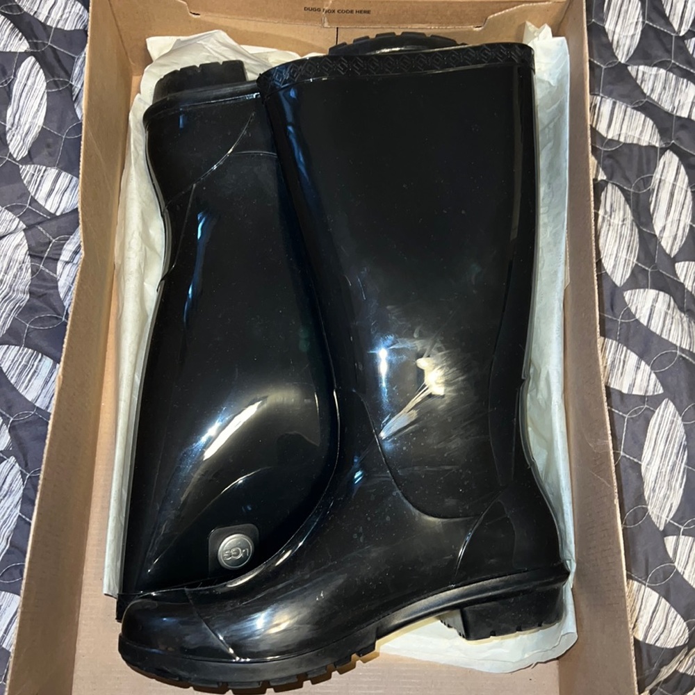 Black women foot wear Ugg, boots